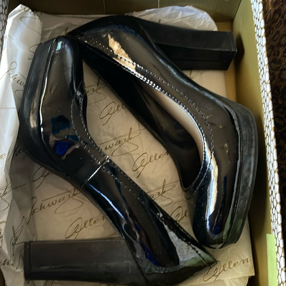 Unlisted patent leather black heels